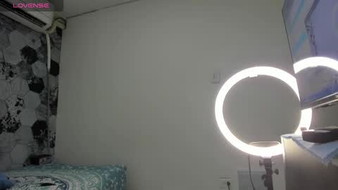 Mi Name is violeta  online show from January 12, 1:18 pm