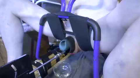 Snapshot of gregbball1 chatting on October 16, 1:49 am electrogee1 online show from October 16, 1:49 am