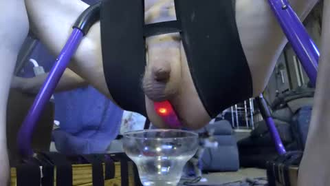 Snapshot of gregbball1 chatting on October 27, 5:07 am electrogee1 online show from October 27, 5:07 am