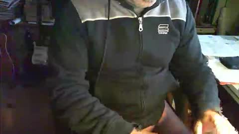 Snapshot of greyhounddog chatting on October 23, 11:23 am greyhounddog online show from October 23, 11:23 am