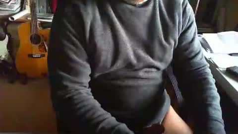 Snapshot of greyhounddog chatting on October 5, 1:08 pm greyhounddog online show from October 5, 1:08 pm