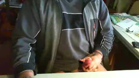 Snapshot of greyhounddog chatting on December 12, 9:19 am greyhounddog online show from December 12, 9:19 am