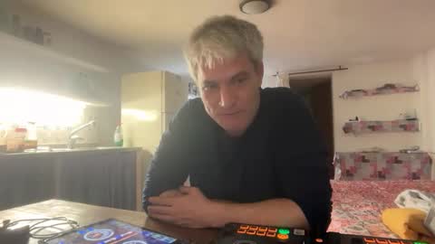 guardiannif_ online show from February 14, 7:16 pm