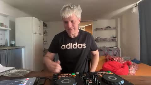 guardiannif_ online show from February 25, 12:31 pm