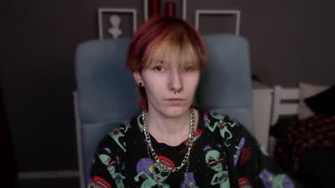 guitarandangell online show from April 9, 5:33 am