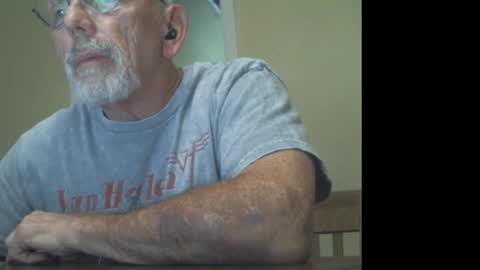 Snapshot of gulfcoast1952 chatting on October 28, 1:34 pm Roy online show from October 28, 1:34 pm
