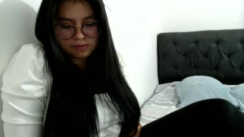 Vane blonde and Hazell black hair online show from February 2, 10:39 pm