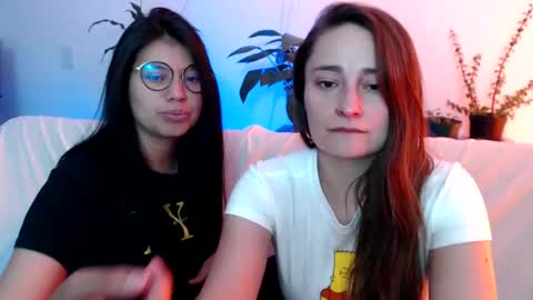 Snapshot of gumball_room chatting on February 17, 7:12 pm Vane blonde and Hazell black hair online show from February 17, 7:12 pm