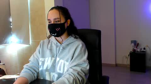 GummyPeach online show from January 12, 2:30 pm