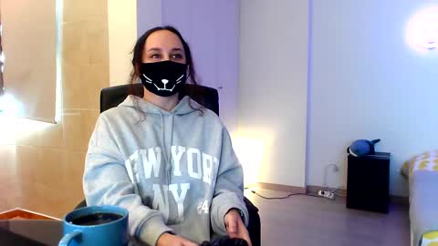 GummyPeach online show from December 13, 1:22 pm