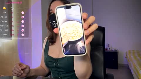 GummyPeach online show from February 24, 2:04 pm