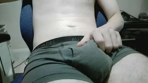 guyfromkent online show from July 27, 9:39 am