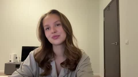 Mia online show from June 9, 5:34 pm