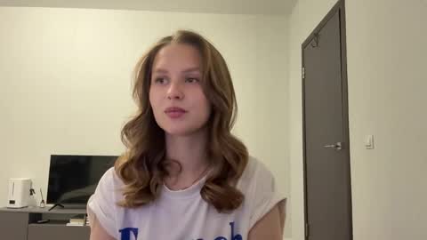 Mia online show from June 8, 4:41 pm