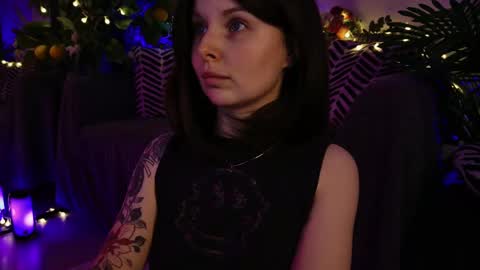 gwenhilton online show from February 25, 5:52 am