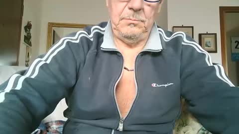 Snapshot of gyrdy chatting on February 15, 2:00 pm gyrdy online show from February 15, 2:00 pm