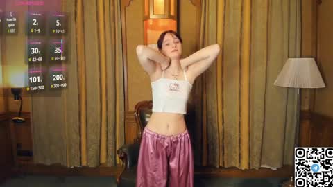 Kelly  Lilly online show from April 10, 8:02 pm