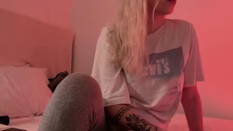 Lana online show from December 5, 7:33 pm