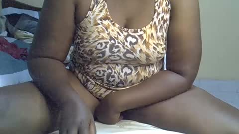 hairypussybigassy001 online show from December 15, 9:11 pm