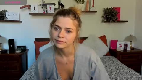 Snapshot of haleyreedme chatting on October 10, 11:27 am Haley online show from October 10, 11:27 am