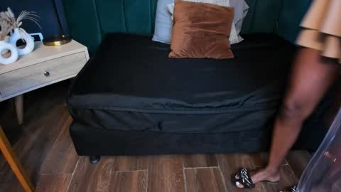 Halley Lorens online show from December 14, 12:55 pm