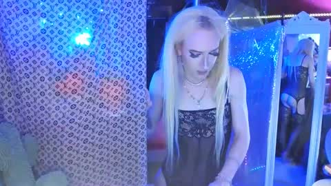 halovalentine online show from March 12, 2:41 am