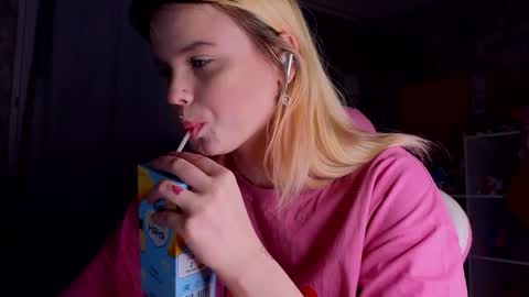 hana_mitsuri online show from February 8, 8:32 pm