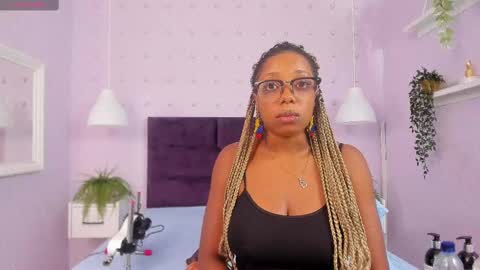 hanaahquinn online show from September 10, 11:33 am