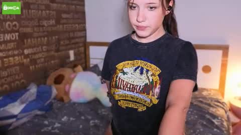 hanahwoods online show from September 14, 11:28 pm