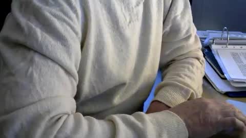 Snapshot of handz2 chatting on February 18, 12:49 pm handz2 online show from February 18, 12:49 pm