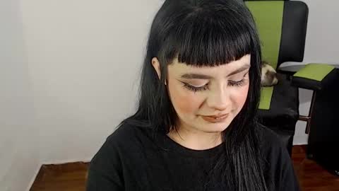 Snapshot of hanna99moon chatting on January 4, 9:43 am JUANA online show from January 4, 9:43 am