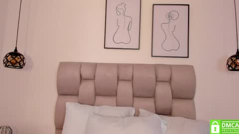 hanna__evans_ online show from April 9, 12:33 pm