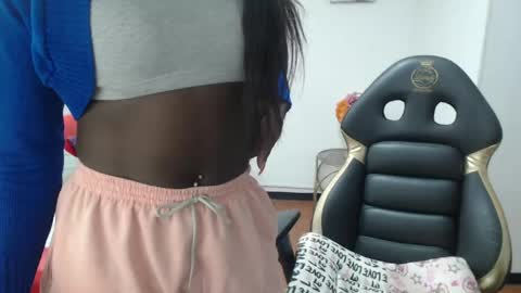 hanna_lamber online show from April 12, 12:31 pm