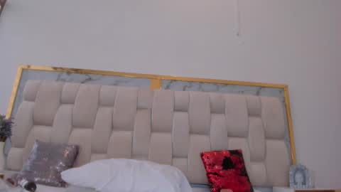 Hanna lens online show from February 10, 6:44 pm