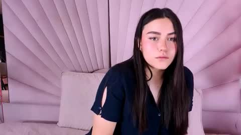  Hanna Collins  online show from March 17, 1:27 pm