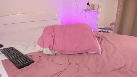 HannahIm a simple girl who likes gifts Lovense is activeThere are legends that in this room all your wish can come true online show from May 28, 8:07 pm