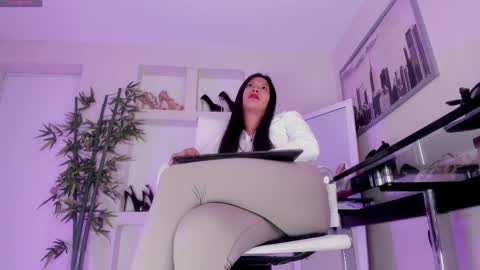 HANNAH HOWELL online show from June 1, 10:27 am