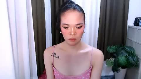 HANNAH online show from May 19, 1:56 am