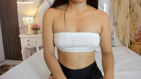 Hannahill69 online show from April 18, 5:20 am