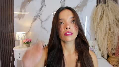 Hannahill69 online show from April 17, 5:10 am