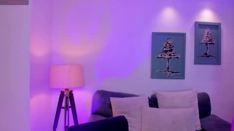 HANNAH J online show from December 22, 7:20 pm