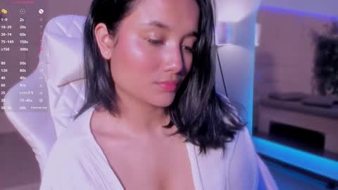 hannahmonttgomery  Help me reach 100 Hands up online show from March 17, 5:51 pm