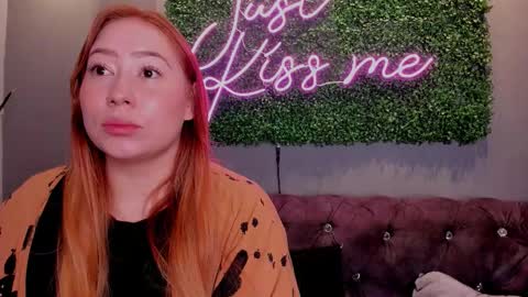 hannamartinn_ online show from October 22, 3:46 pm