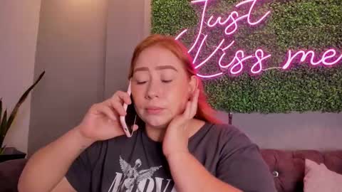 hannamartinn_ online show from October 8, 3:51 pm