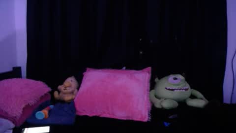 hannaqueen23 online show from November 28, 4:42 am