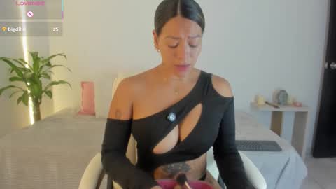 Hanna Williams  online show from February 22, 4:09 pm