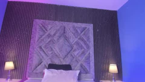 hannyk_ online show from December 4, 12:49 pm