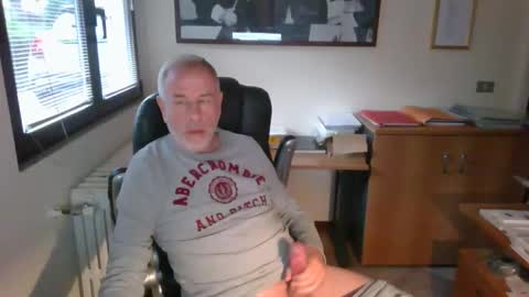 Snapshot of hanscooper chatting on October 5, 4:03 pm hanscooper online show from October 5, 4:03 pm