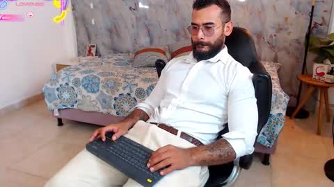 hanz_col online show from December 1, 6:17 pm