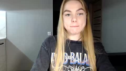 happy_fox_ online show from January 27, 8:07 pm